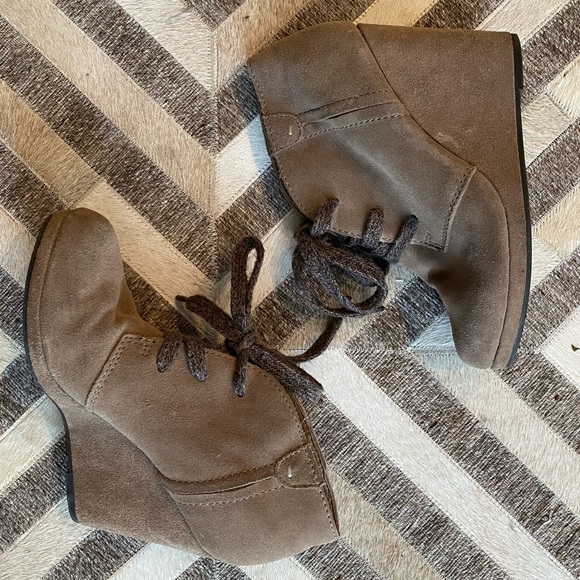 Dolce Vita Suede ‘Gael’ Lace Up Booties - Picture 3 of 7